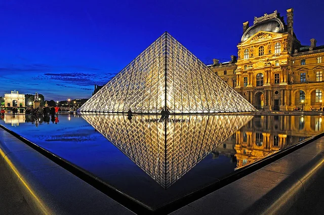 Pyramide du Louvre © Lionel Isy-Schwart
