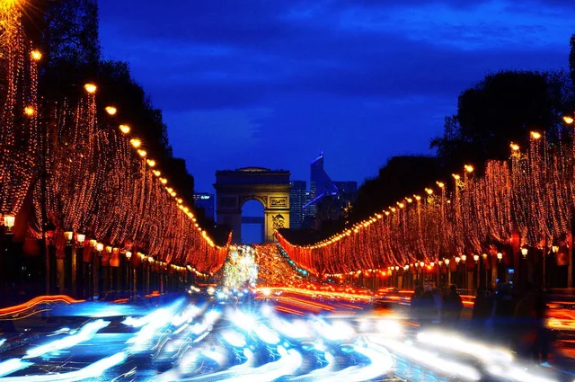 Les Champs-Élysées à Noël © Lionel Isy-Schwart