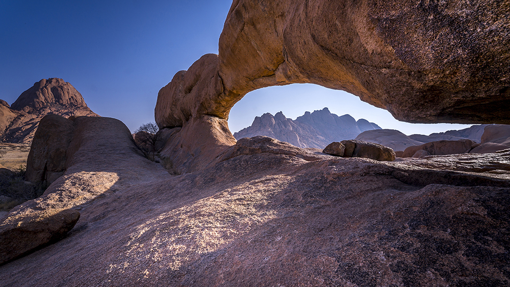 Arche rocheuse dans le désert du Namib